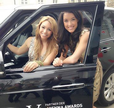 LUXUSLASHES® Fashion Award, Ronja Hilbig mit Rebecca Mir
